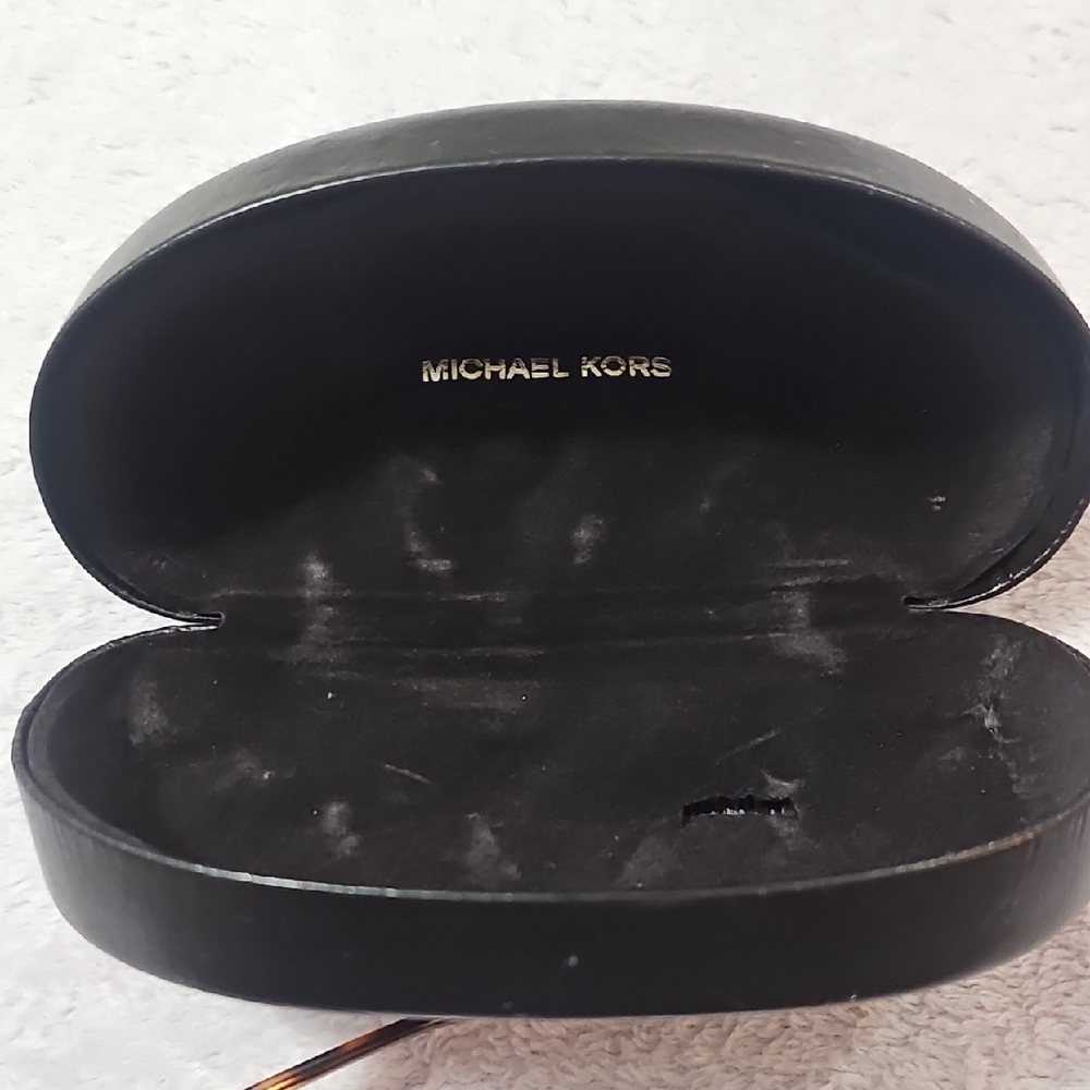 Michael Kors Black Sunglasses with Case. Michael Kors Verona (M2475S).  - Picture 11 of 12